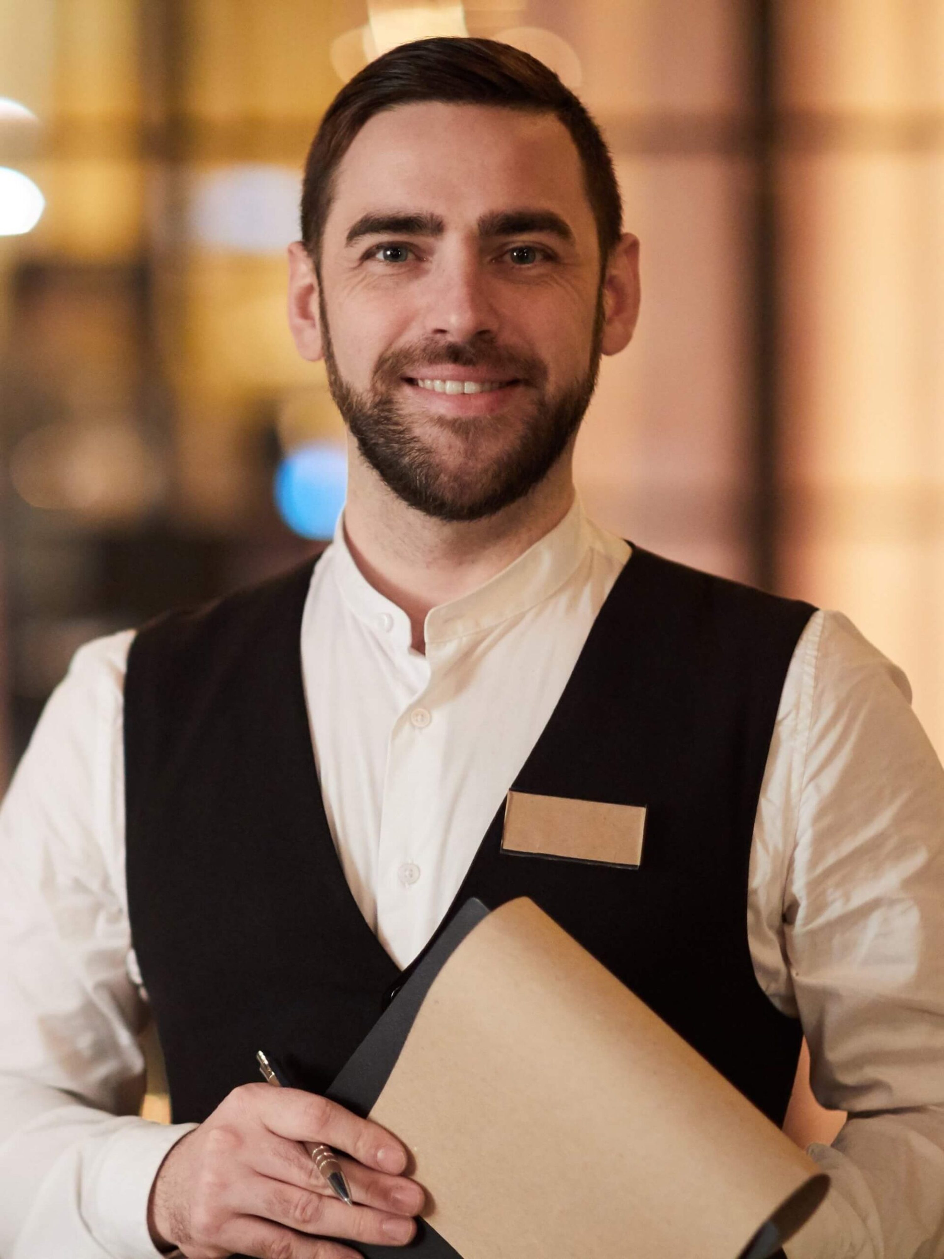 profesional-waiter-in-restaurant-2025-03-06-05-45-03-utc.jpg